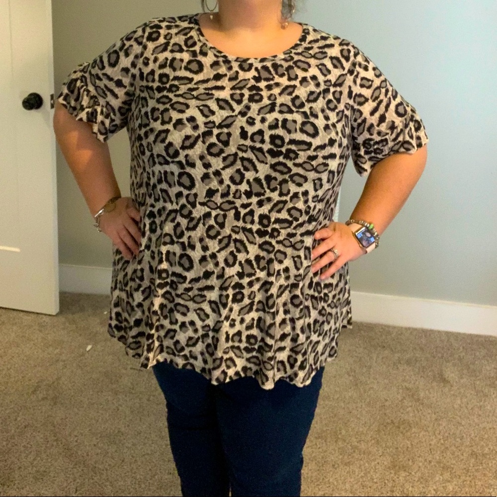 Gray cheetah top